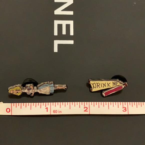 NWOT Alice in Wonderland enamel pins - Picture 2 of 2
